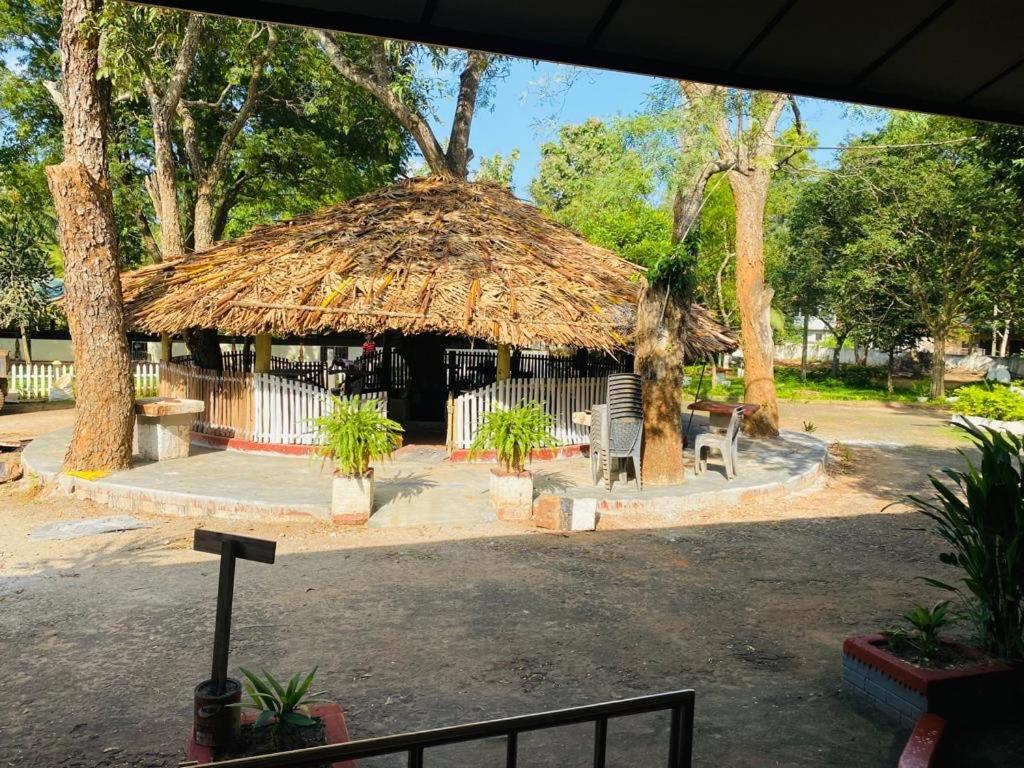 Hotel Resthouse Vavuniya Exterior foto